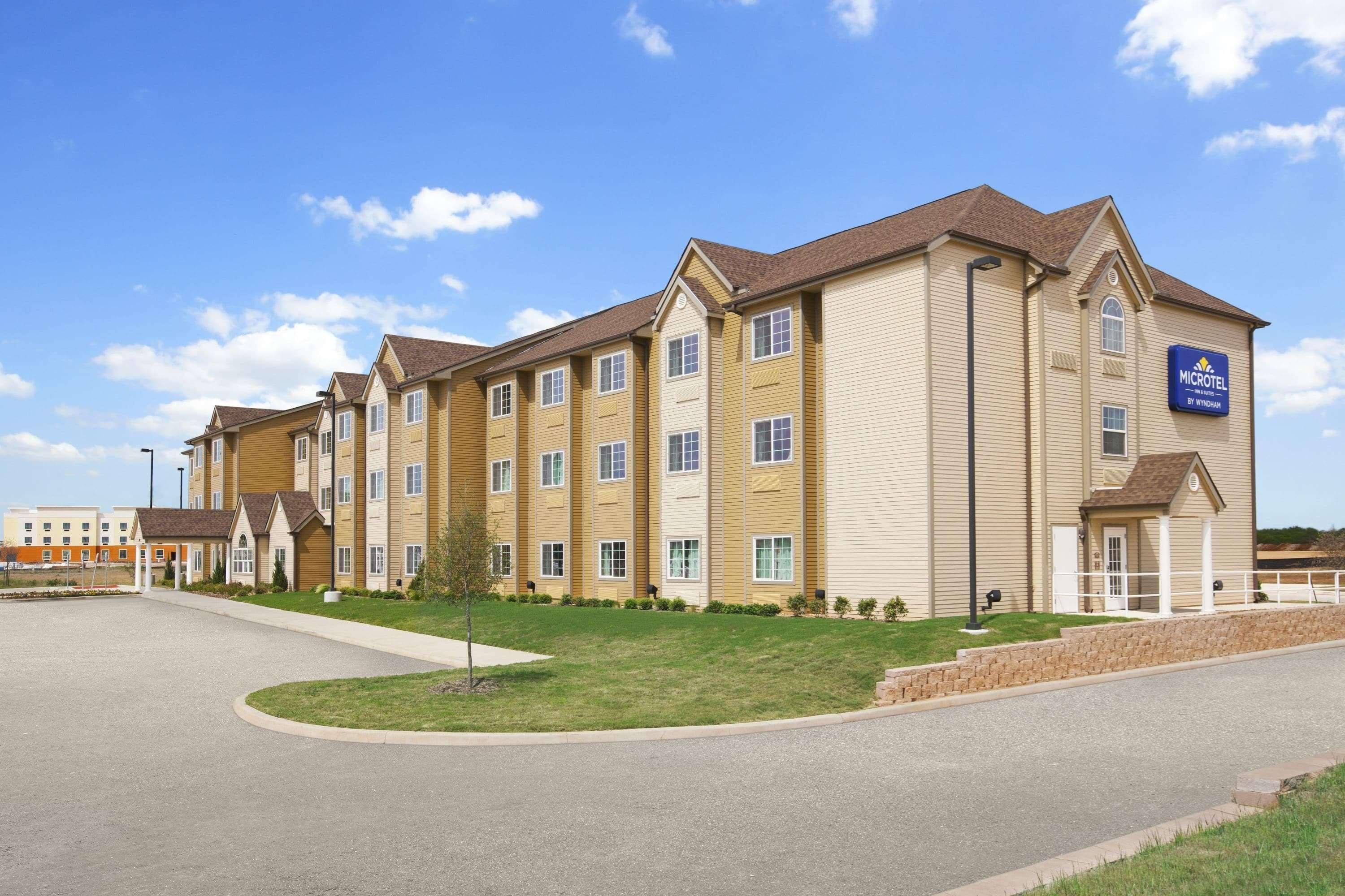 Microtel Inn & Suites Cotulla Eksteriør billede